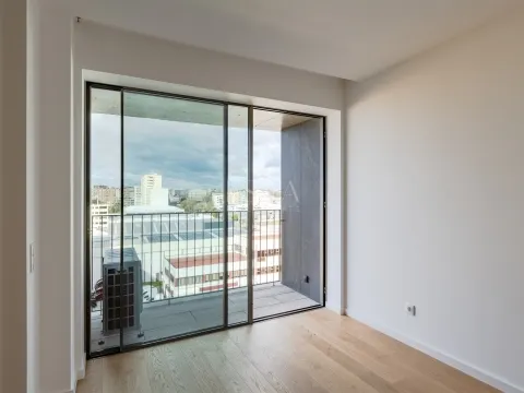 Apartamento nuevo de 2 dormitorios con balcón y garaje en Matosinhos Sul