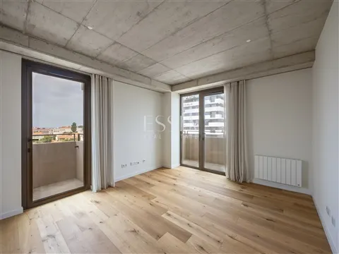 Two Bedroom Apartment in Leça da Palmeira, Flower Towers