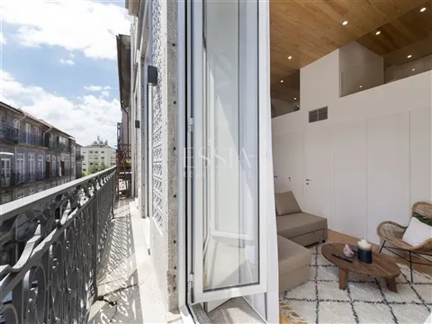 3 Bedroom Apartment with Mezzanine and AL Licence in Porto
