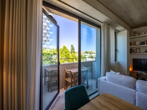 Apartamento T1 com Varandas no Flower Tower