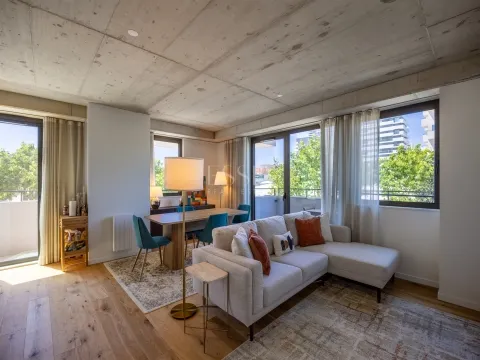 Apartamento T1 com Varandas no Flower Tower