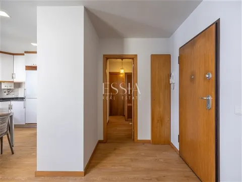 Apartamento T1 com Garagem junto ao Marquês, Porto