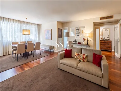 4-Bedroom Apartment in Matosinhos Sul with Parking