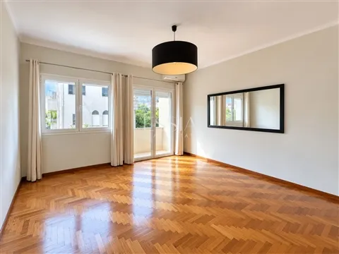 Apartamento T2 Remodelado com Varandas na Boavista