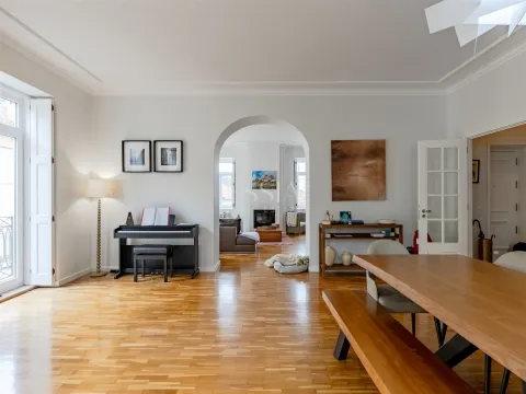 Apartamento T4 na Foz Velha a 150 metros do mar