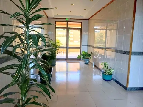 Apartamento T4, para arrendamento ao ano, no Alto do Forno!