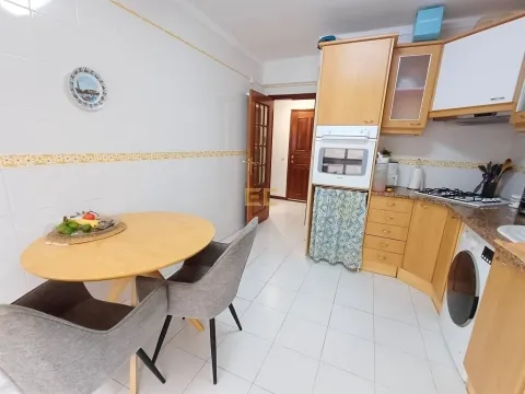 T1 Kitchenette, para venda – Abadias!