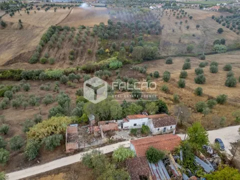 Moradia para Restaurar T2+2