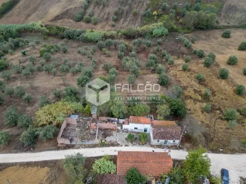 Moradia para Restaurar T2+2