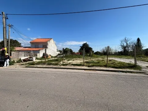 TERRENO URBANO  |  PARA CONSTRUÇÃO  |  Com 1021 m2  |  VALE MILHAÇOS  |  CORROIOS