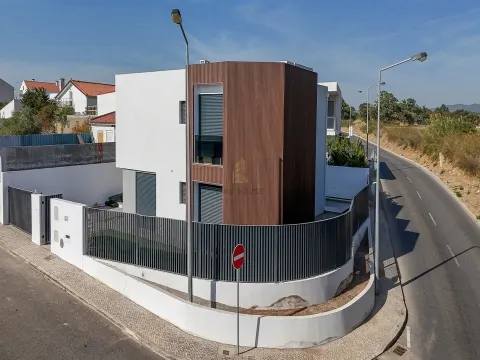 独立式的房子 4个房间