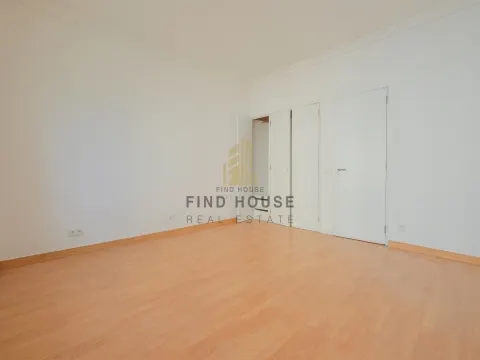 Arrenda-se Apartamento T1 com vista Rio em Penha de França, Lisboa