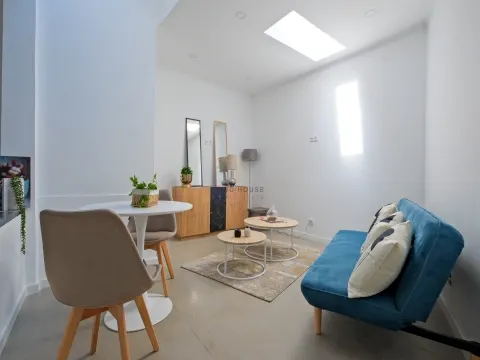 Apartamento T3 Totalmente Remodelado em Penha de França, Lisboa