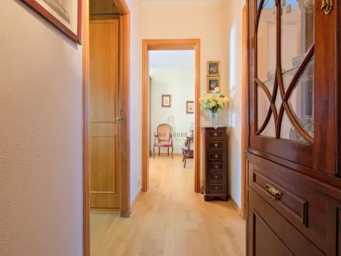 Vende-se Apartamento T2 nos Olivais, Lisboa