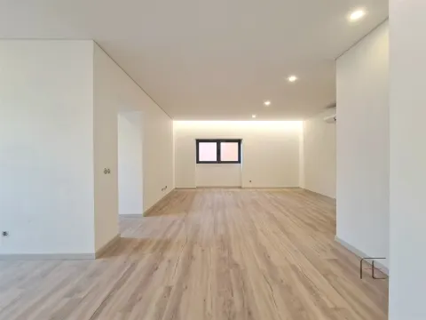 Andar Moradia T3 com Terraço, pronto habitar, centro Espinho