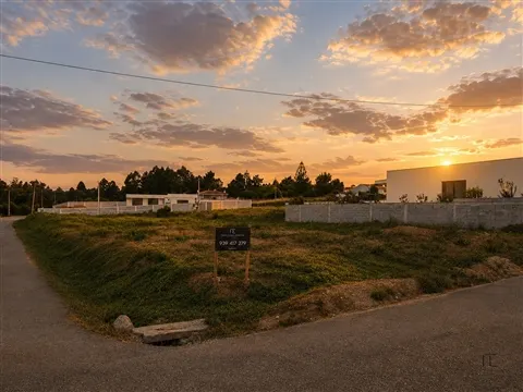 Terreno para Construção com Projeto para Duas Moradias Isoladas | Grijó, Vila Nova de Gaia