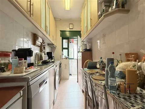 partamento T4 com terraço na Rua S. Roque Lameira, Campanhã