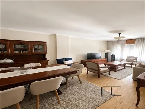 Apartamento T3 em Lordelo do Ouro, Porto | 2 Garagens