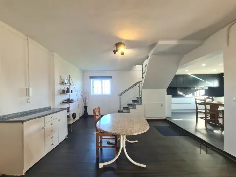 Moradia Isolada em Lourosa, Jardim e Terreno