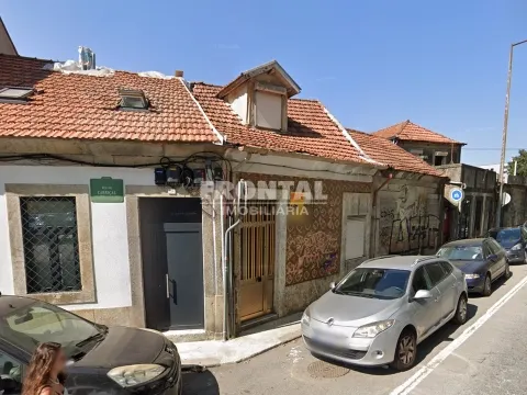 Terreno a 800m do H. S. João