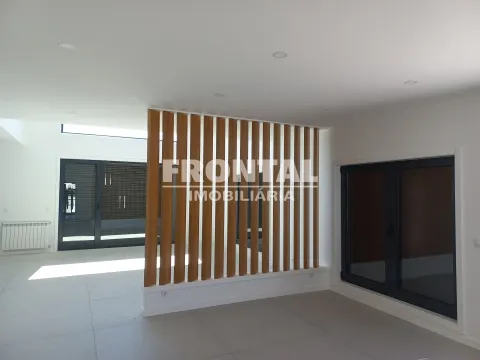 Detached 4-bedroom house - 244 m2 | Mirandela Center, Bragança