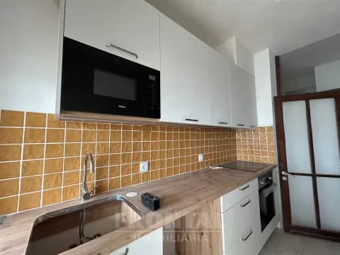 4-Bedroom Apartment for Rent – ​​Porto City Center (130 m²)