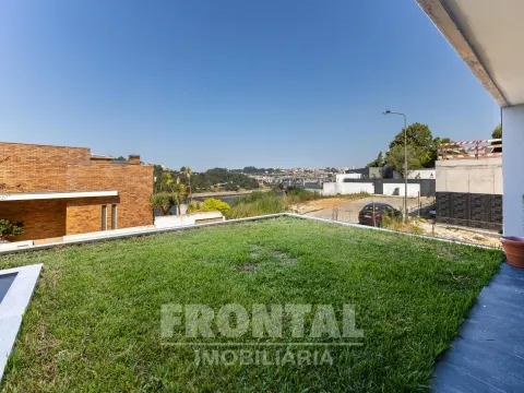 4-Bedroom + 2-Bedroom House with Stunning Views of the Douro River – Possibility of Exchange