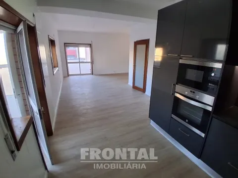 T2 com Cozinha Equipada, Elevador e Garagem | Perto do Metro, Baguim Do Monte