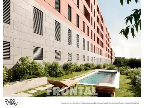 Apartamento T3 com Varanda e Garagem, no condomínio Ouro Valley