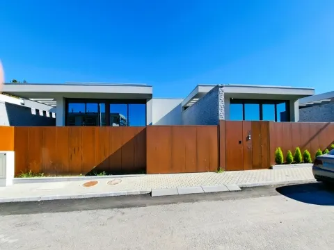 Casa a schiera 4 Vani +1