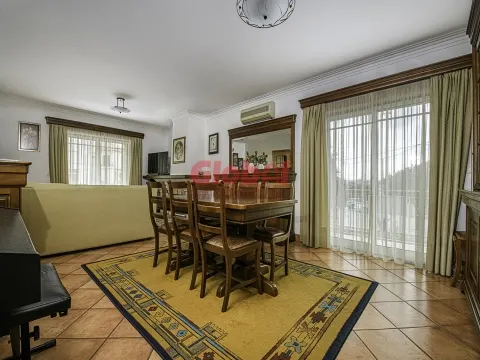 Maison dans village 4 Chambre(s)