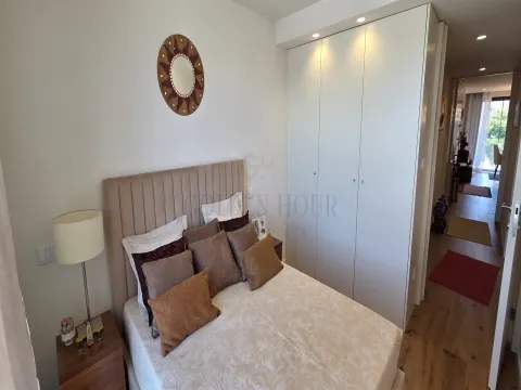 Um apartamento exclusivo T2+1 do ano 2022 com 2 lugares a poucos passos do El Corte Inglês