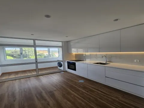 Apartamento T3 Remodelado em Condomínio Fechado | Grijó
