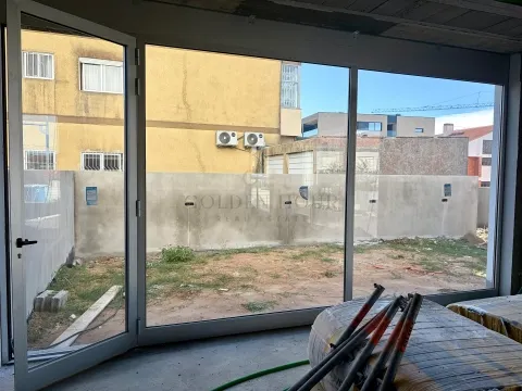 260 sqm Commercial Space in Madalena with Private Patio