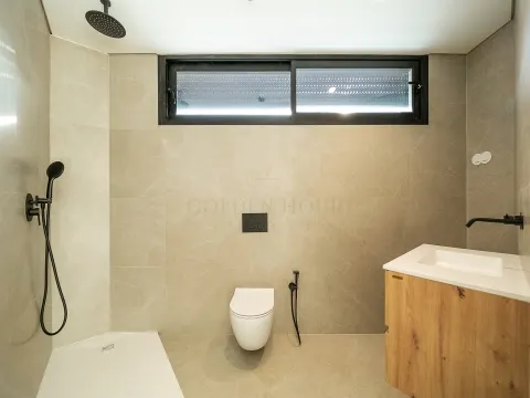 Moradia T5 de Luxo na Praia da Madalena