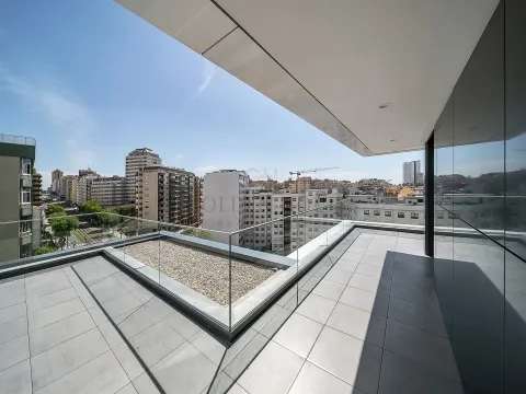 Penthouse T4 de Luxo em Vila Nova de Gaia | Golden Hour Real Estate