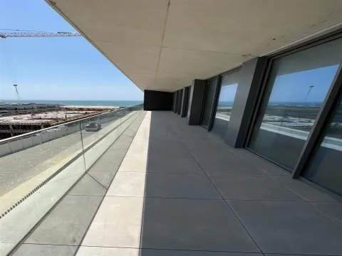 Penthouse T3 de Luxo em Canidelo | Vista Mar & Rooftop Privado