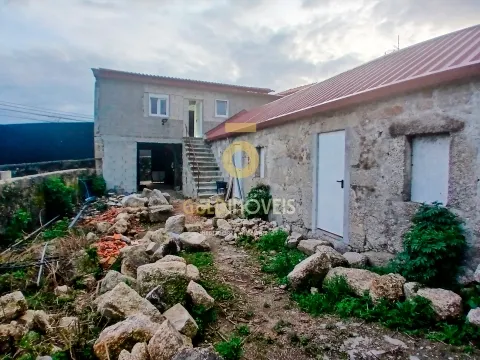 Moradia para Restaurar T4