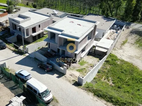 Moradia Geminada T2+2