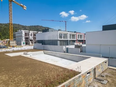 Moradia T4 para venda
