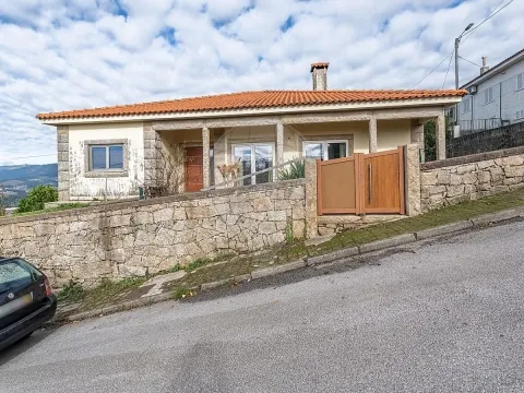 Moradia T4 para venda