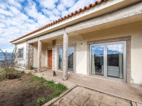 Moradia T4 para venda