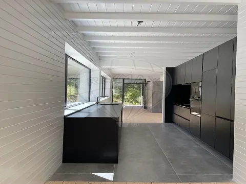 Moradia T5 para venda