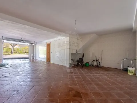 Moradia T4 para venda