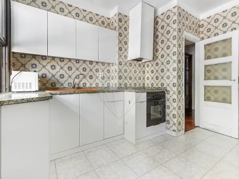 Apartamento T4 para arrendamento