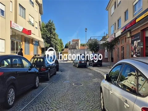 Garagem e Estacionamento Fechado no centro da cidade de Barcelos