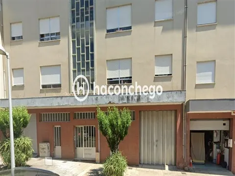 Garagem e Estacionamento Fechado no centro da cidade de Barcelos