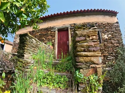 Moradia em xisto, sarzedas, castelo Branco.