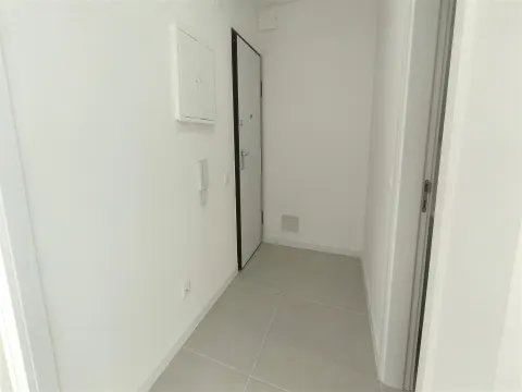 Apartamento T2 Totalmente remodelado, Sala e Cozinha em openspace Laranjeiro/Almada