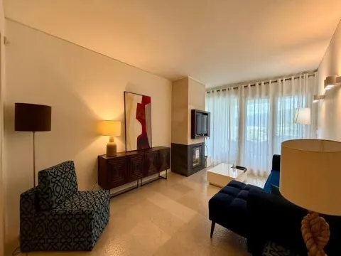 Apartamento Turístico T2+1 Condomínio fechado, com Piscina e acesso direto à Praia - Troia